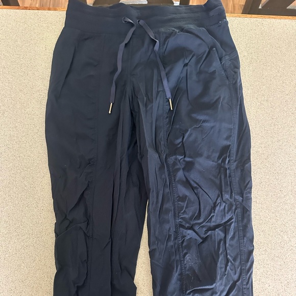 Size 6 Navy lululemon dance studio pant - Picture 1 of 4